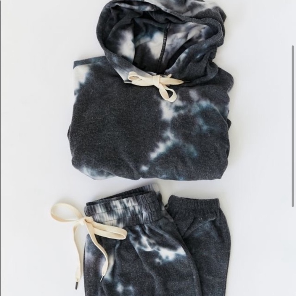 NWT {Urban Outfitters | Out from Under} Jenny Tie-Dye Cropped Hoodie - Small